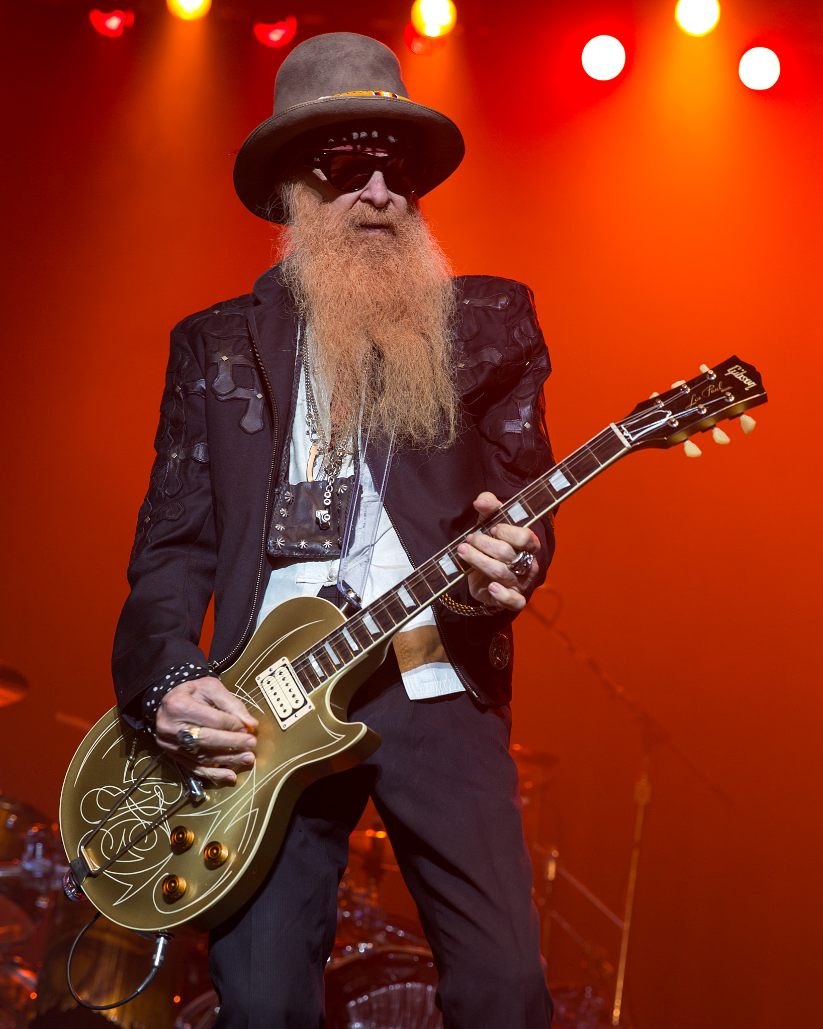 Billy_Gibbons_of_ZZ_Top_performing_in_San_Antonio,_Texas_2015
